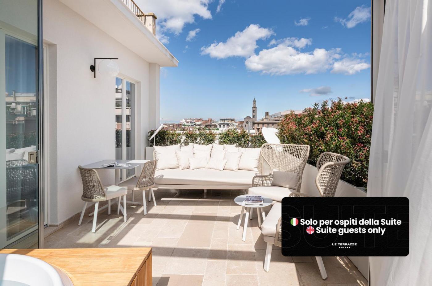 Le Terrazze Suites Бари Екстериор снимка